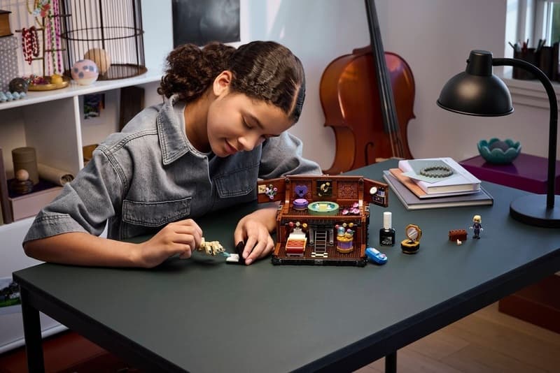 LEGO Wednesday Thing's Apartment για 10+ Ετών 828τμχ 76785 2