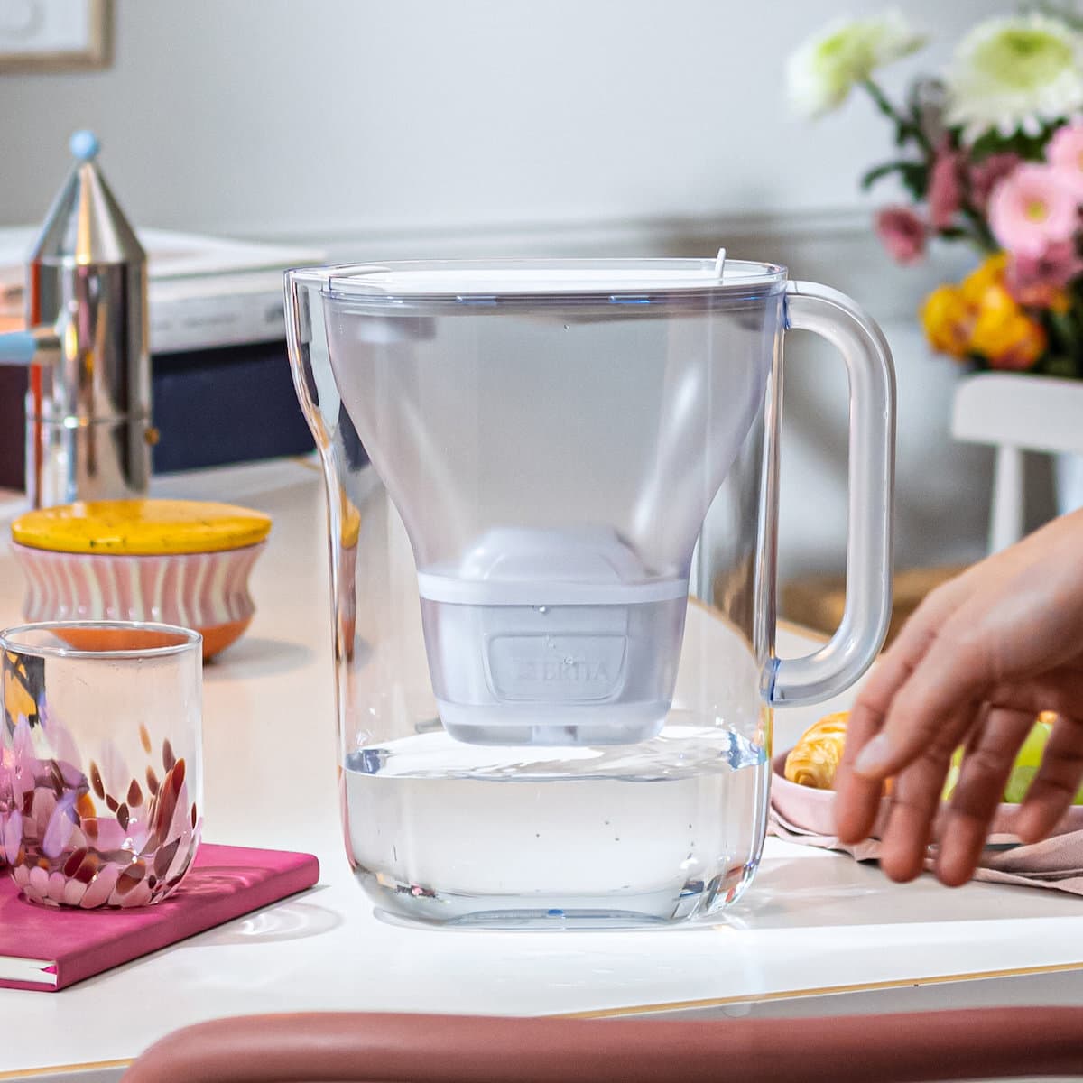 Brita Style Essential Κανάτα Σερβιρίσματος Πλαστική White με Φίλτρο 2400ml 4