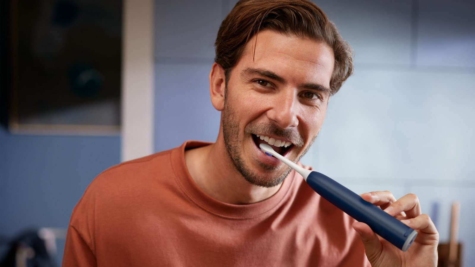 Philips Sonicare Protectiveclean Ηλεκτρική Οδοντόβουρτσα με Αισθητήρα Πίεσης και Θήκη Ταξιδίου Μπλε 5
