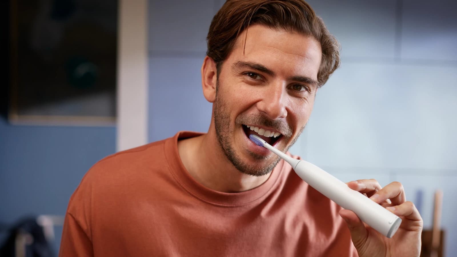 Philips Sonicare Protectiveclean Ηλεκτρική Οδοντόβουρτσα με Αισθητήρα Πίεσης και Θήκη Ταξιδίου Λευκή 4