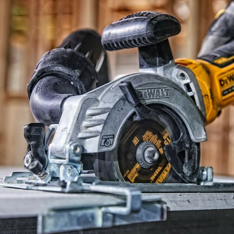 DEWALT DCS571NT Δισκοπρίονο Brushless 18V Solo με Σύστημα Αναρρόφησης 5