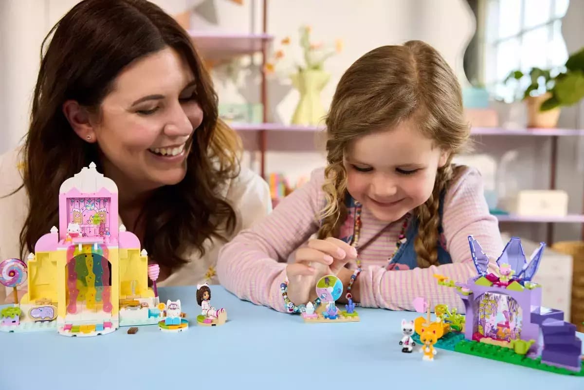 LEGO Gabby's Dollhouse Sweet Treat Mountain & Kitty Garden για 4+ Ετών 263τμχ 11205 9