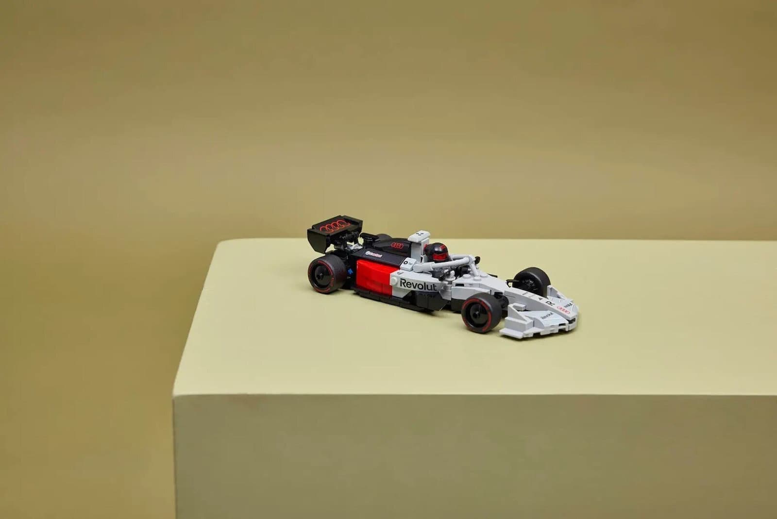 LEGO Speed Champions Audi Revolut F1® Team R26 Race Car για 10+ Ετών 216τμχ 77259 10