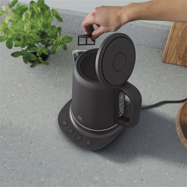 Electrolux Βραστήρας 1.7lt 2400W Γκρι E7K1-6BP 3