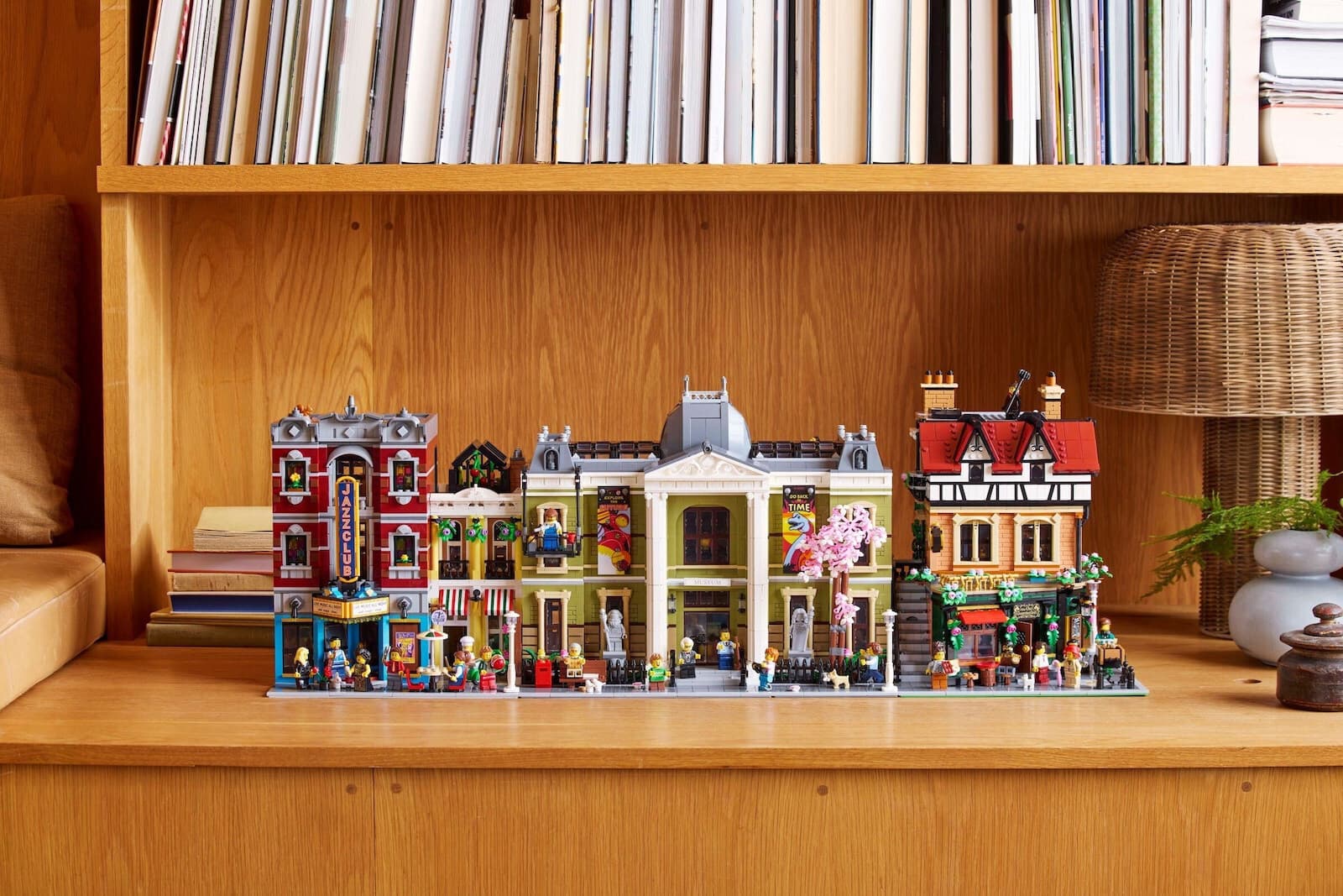 LEGO Icons Tudor Corner για 18+ Ετών 3266τμχ 10350 8