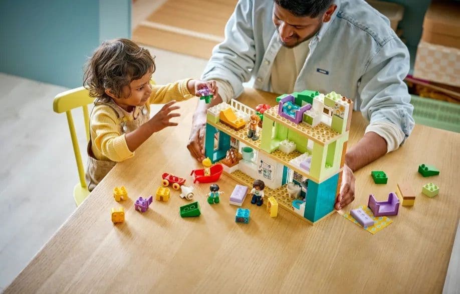 LEGO Duplo 3 in 1 Modern Family House with Figures για 2+ Ετών 166τμχ 10470 8