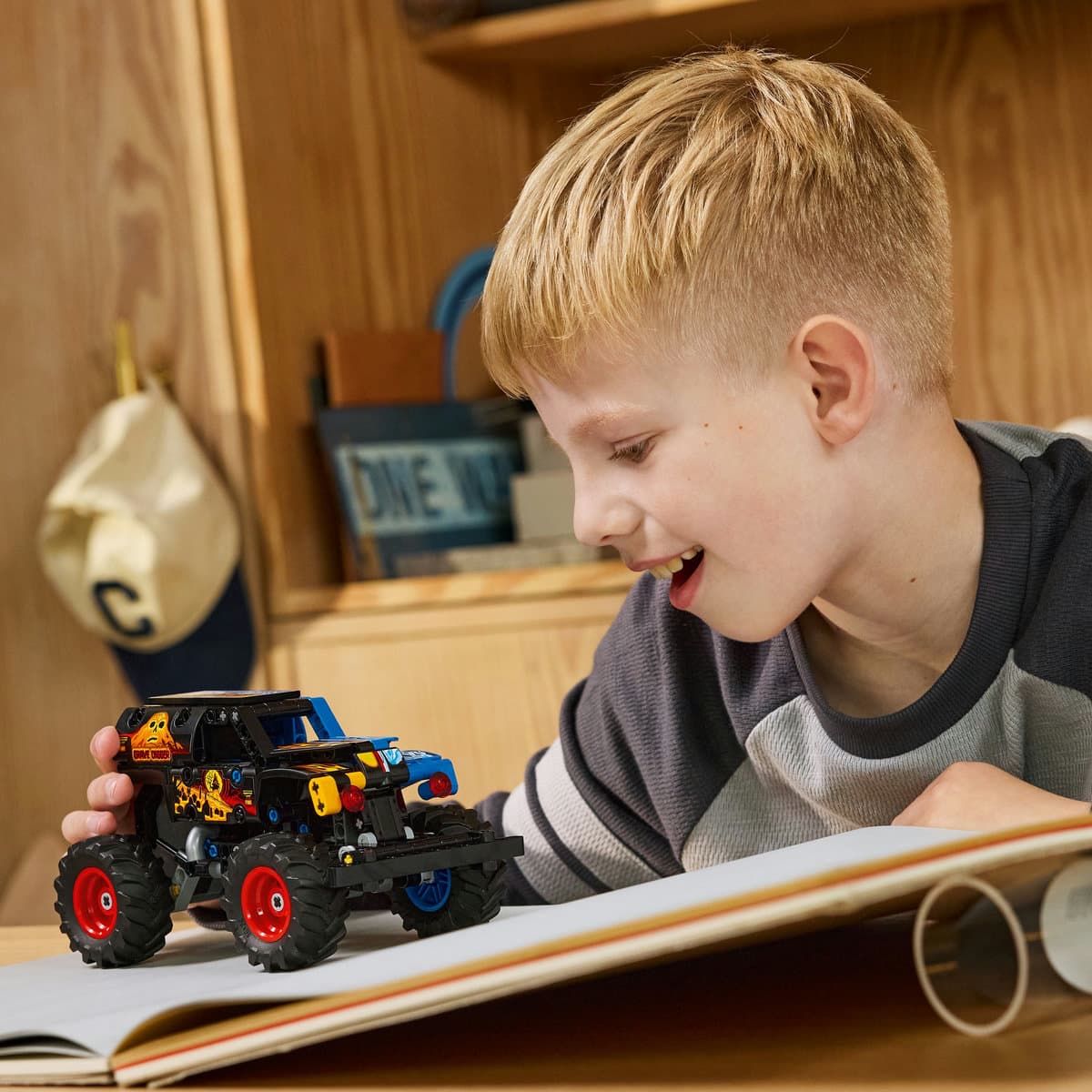 LEGO Technic Monster Jam™ Grave Digger™ Fire and Ice για 7+ Ετών 263τμχ 42219 12
